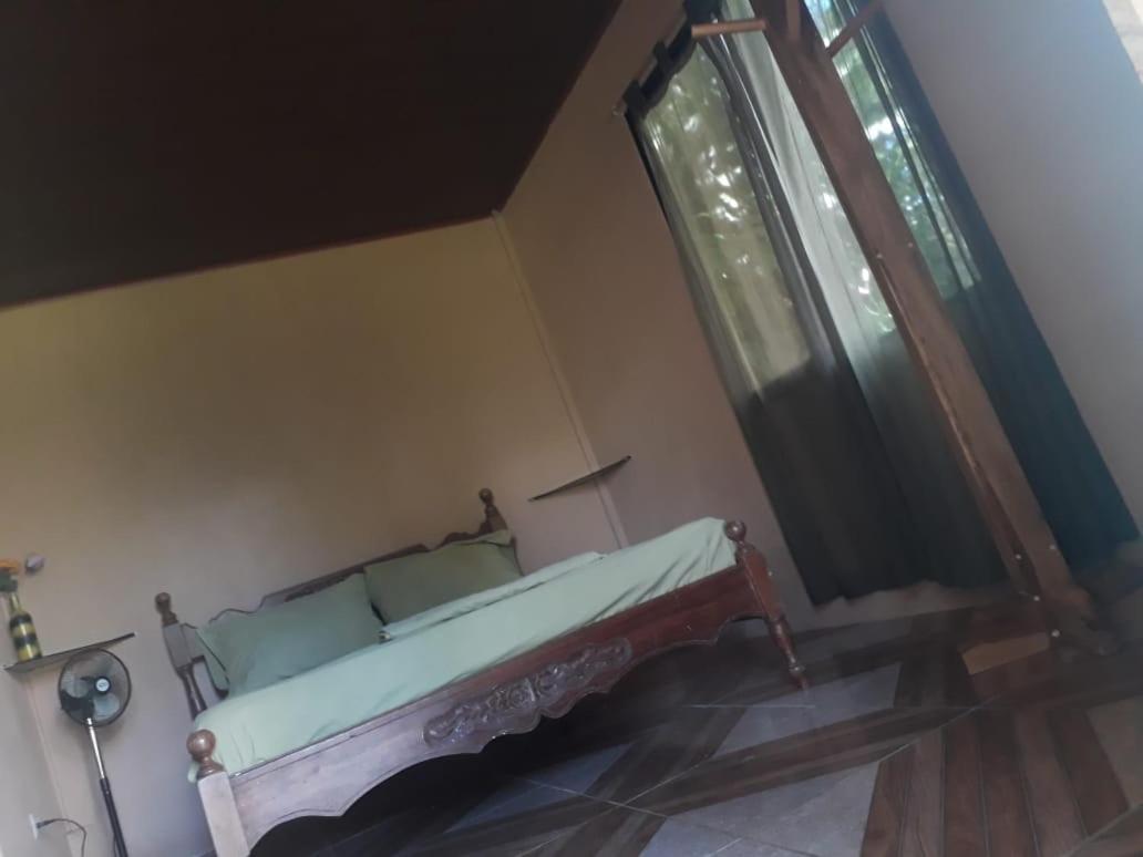 Casa Ballena Eco Hostel อูวีตา ภายนอก รูปภาพ