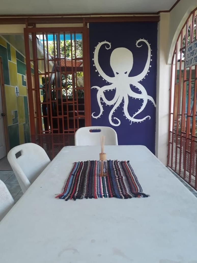 Casa Ballena Eco Hostel อูวีตา ภายนอก รูปภาพ